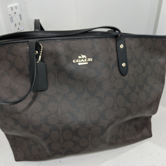 Coach Signature large zipper tote - Picture 3 of 8